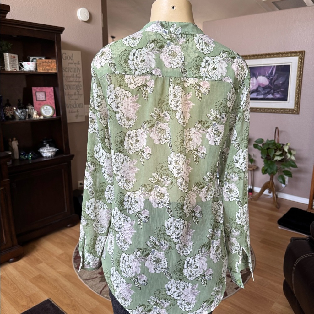 Kut From The Kloth Sheer Green Floral Button-up Blouse - White Roses - Medium - Picture 2 of 9